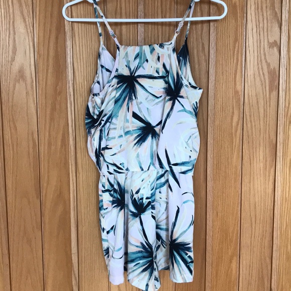 Floral Romper - Picture 2 of 3